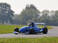 Monoplace sur le circuit Lurcy-Lévis